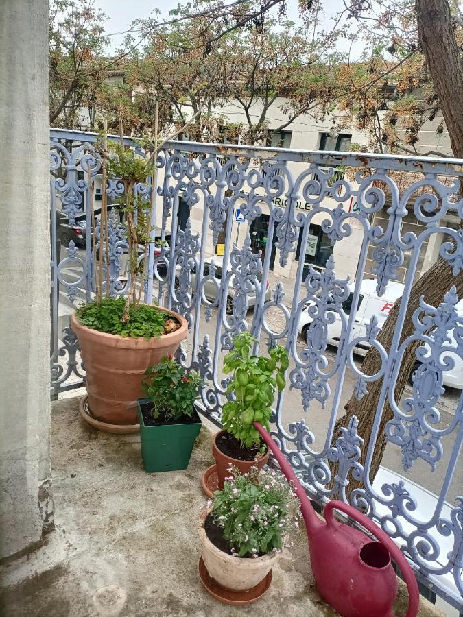Villa A Deux Pas D'Avignon Aramon Exterior foto