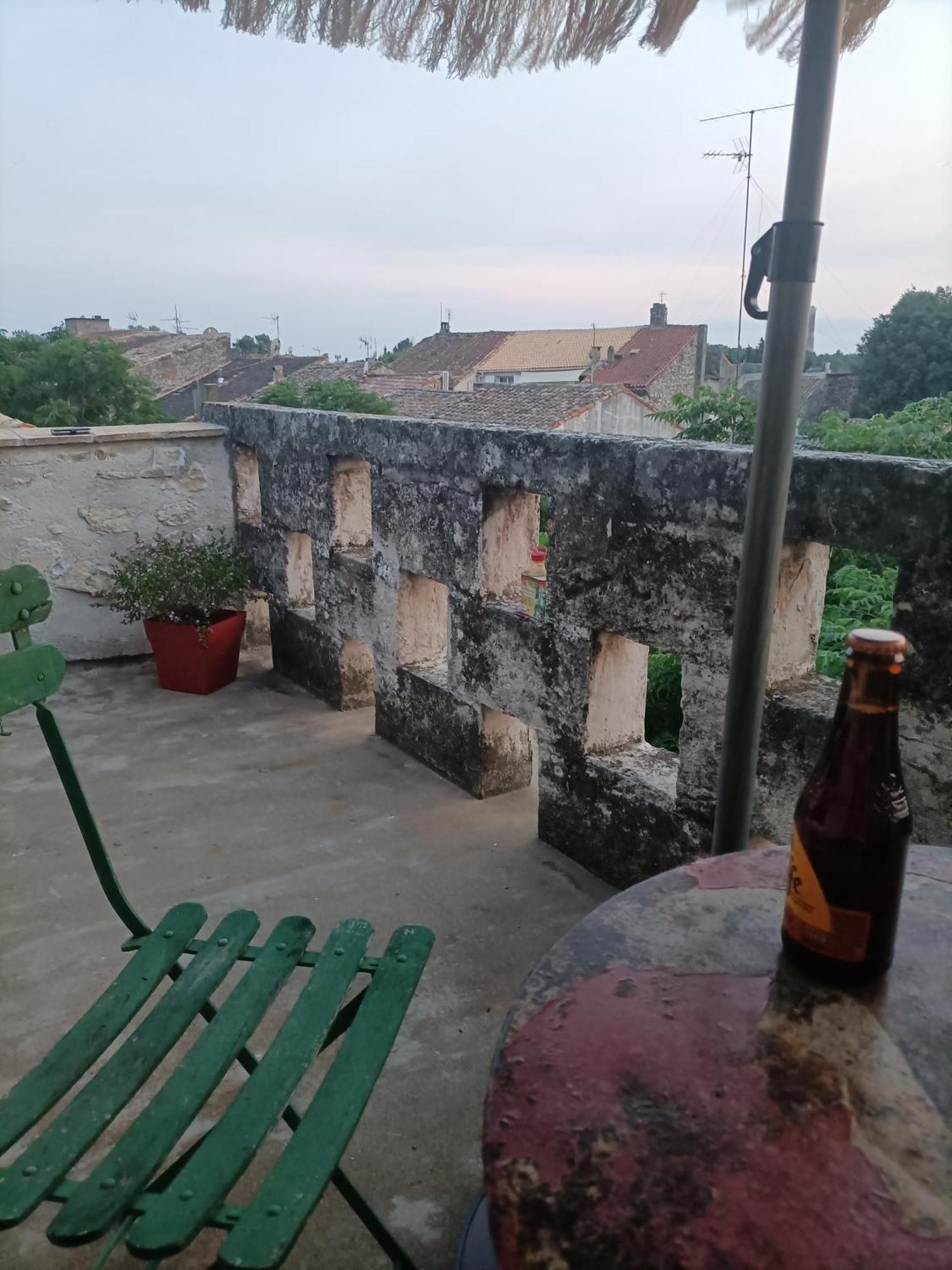 Villa A Deux Pas D'Avignon Aramon Exterior foto
